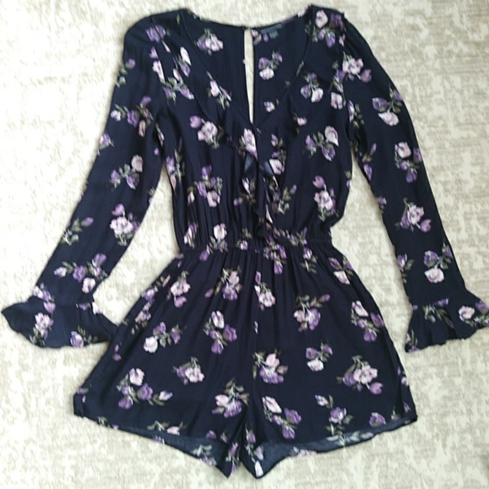 AEO Ruffle Floral Linen Romper XS Navy Blue THREAD RUNS